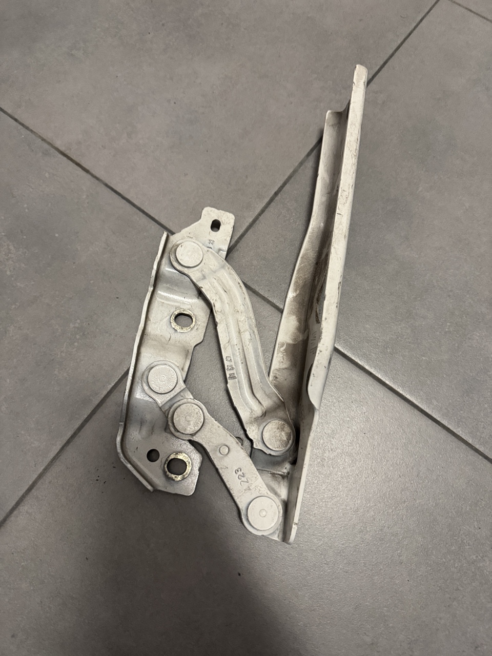 SEAT CUPRA FORMENTOR ЗАВІСА КАПОТУ ПРАВИЙ 5FF823302 