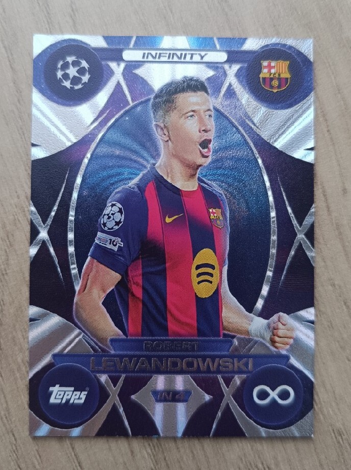 Carta Topps Match Attax 2021/22 #17 Robert Lewandowski – Momenti Magici (Near Mint)