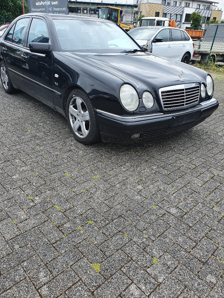 Mercedes Benz E Klasa W 210 4.3B Awangarde Morawy