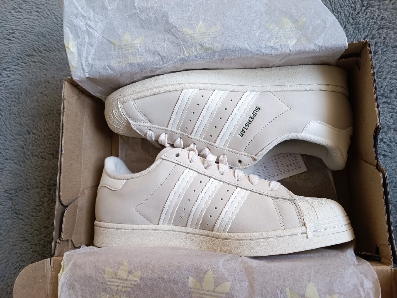 Adidas superstar best sale 42 2/3