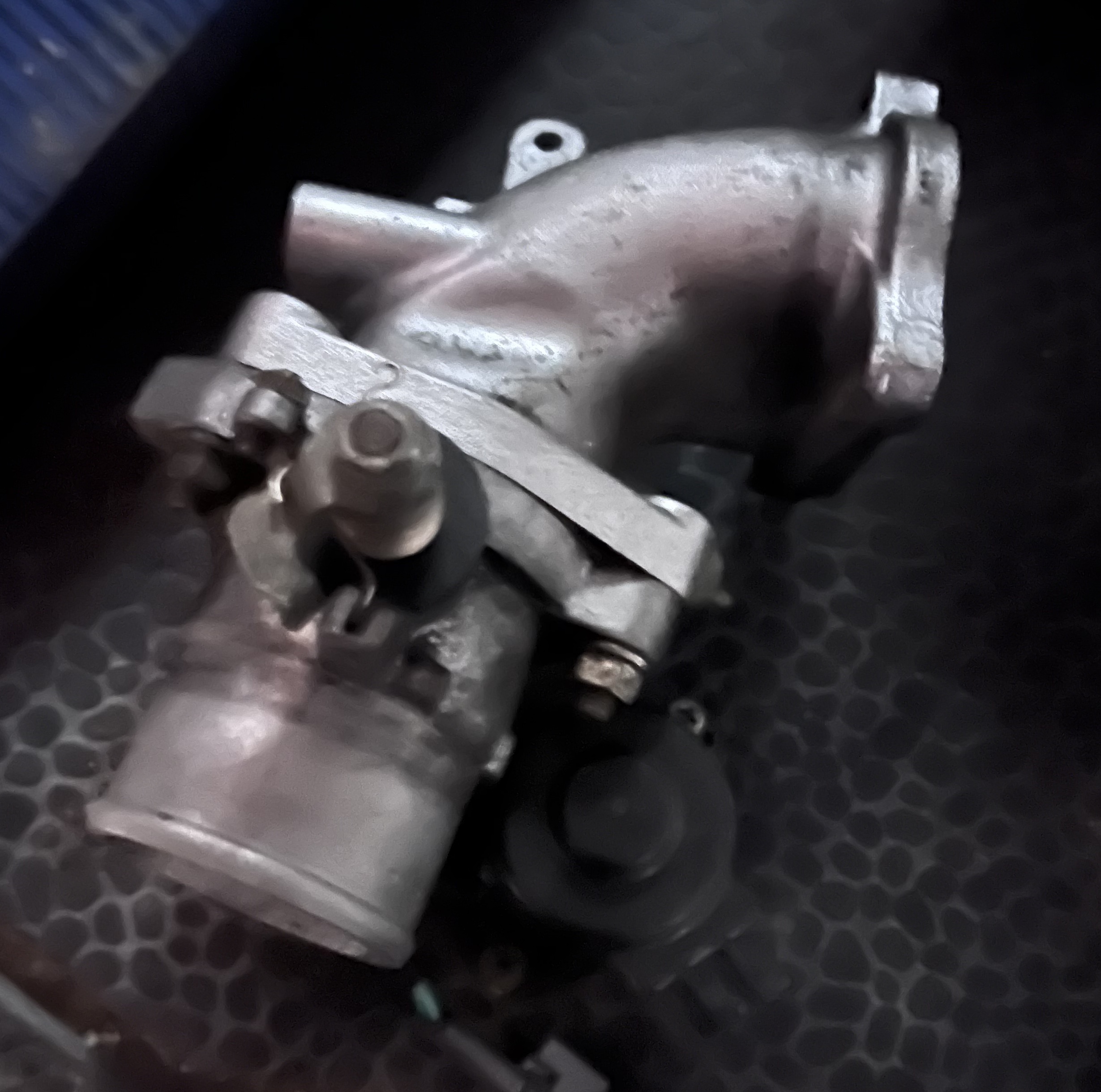 ДРОСЕЛЬНА ЗАСЛІНКА TOYOTA COROLLA E11 22030-0Y110 