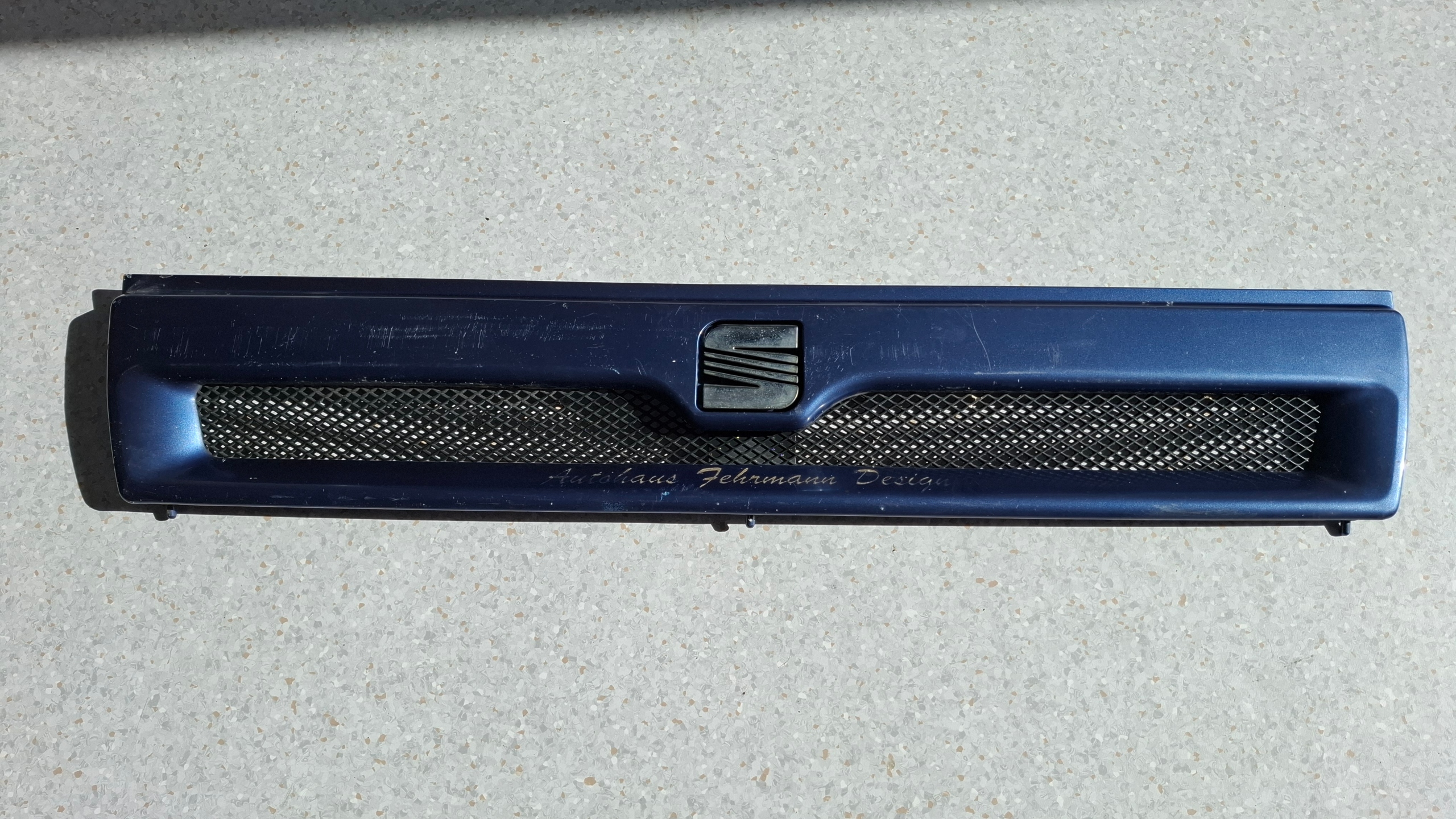 GRILL, РЕШІТКА РАДІАТОРА SEAT IBIZA I, ТИП 021A, 1989-1992, ZLAMANE ВЕРХНІЙ ZACZEPY. 