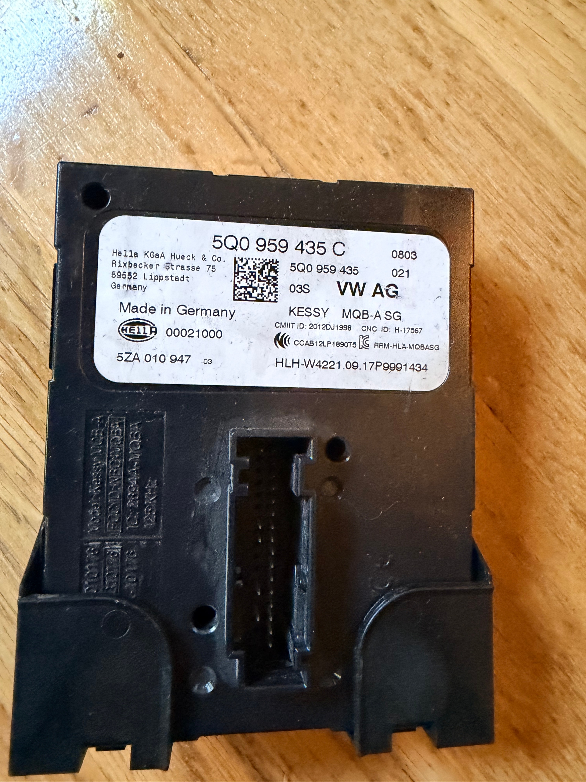 БЛОК КЕРУВАННЯ МОДУЛЬ KESSY 5Q0959435C 