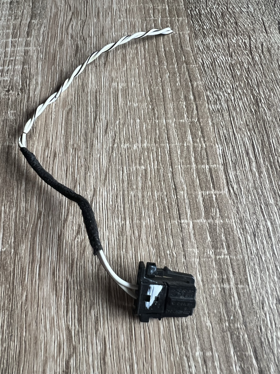 ФІШКА ФІШКА AUDI VW SEAT SKODA 4E0971942 