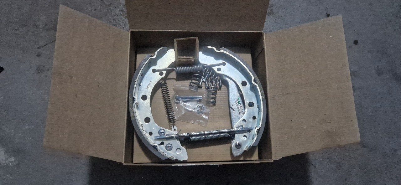 КОМПЛЕКТ КОЛОДОК ГАЛЬМІВНИХ FERODO VW OE JZW698520B 
