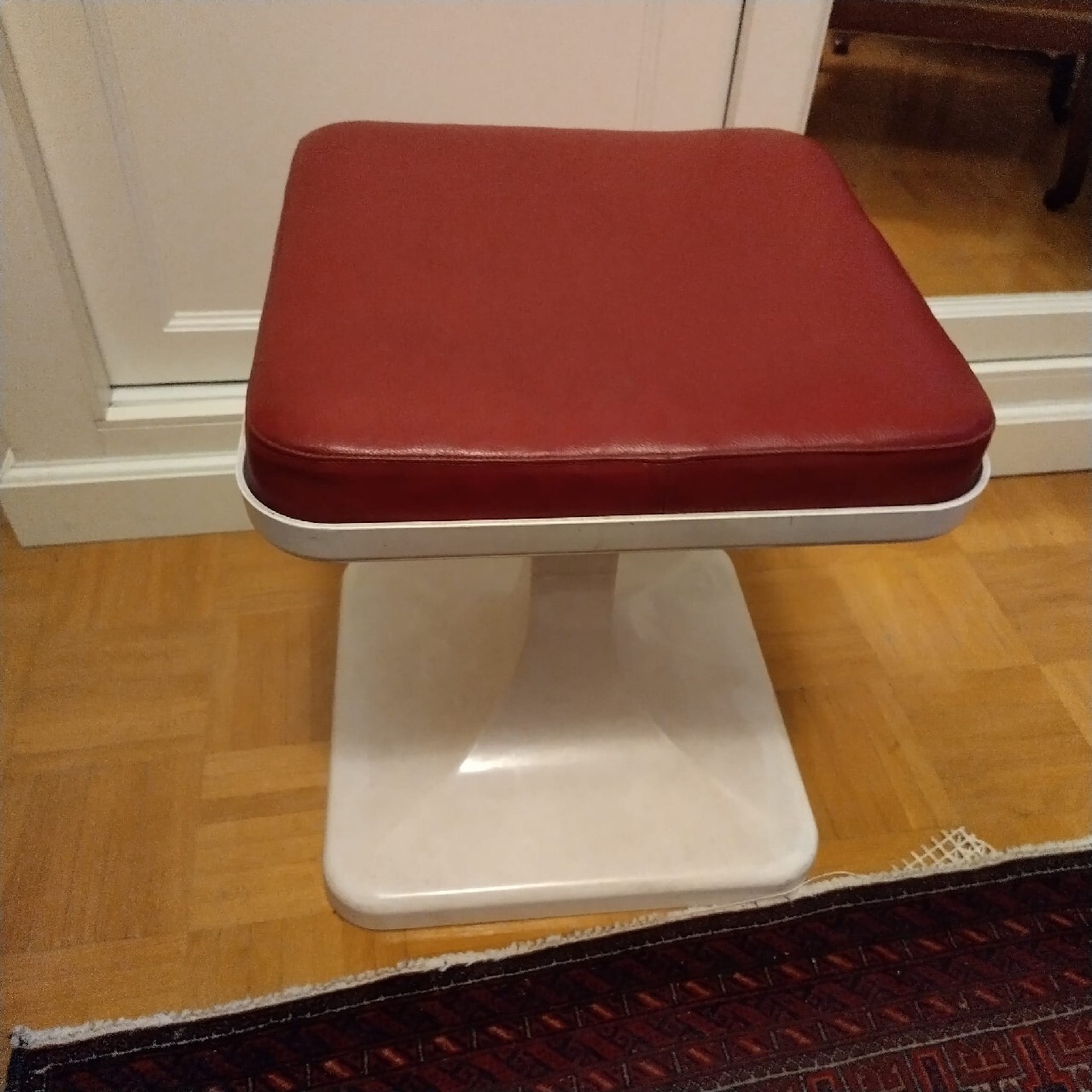 Plastikowy czerwonobiały taboret PRL lata 70 | warszawa | Kup teraz na ...