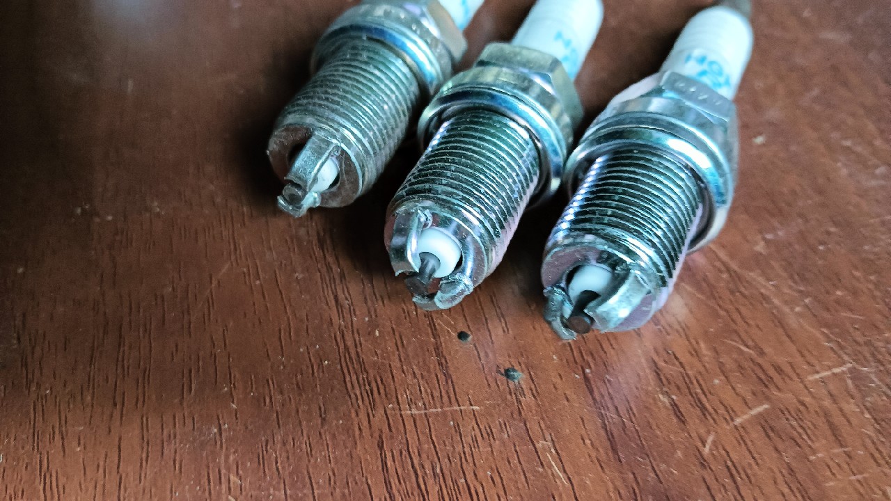 СВІЧКА ЗАПАЛЮВАННЯ NGK BKUR6EK 2213. W КОМПЛЕКТІ 3 SZTUKI.CENA ZA ZESTAW. 