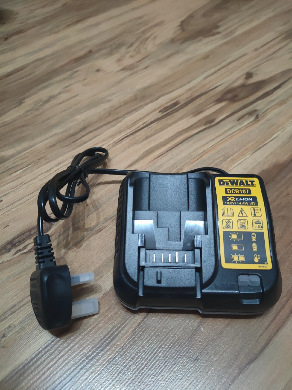 Ładowarka DeWalt DCB107 angielska | Białystok | Kup teraz na Allegro ...