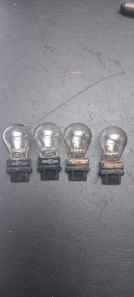 ЛАМПОЧКА 12V P27 SYL 3156K + 3057K 