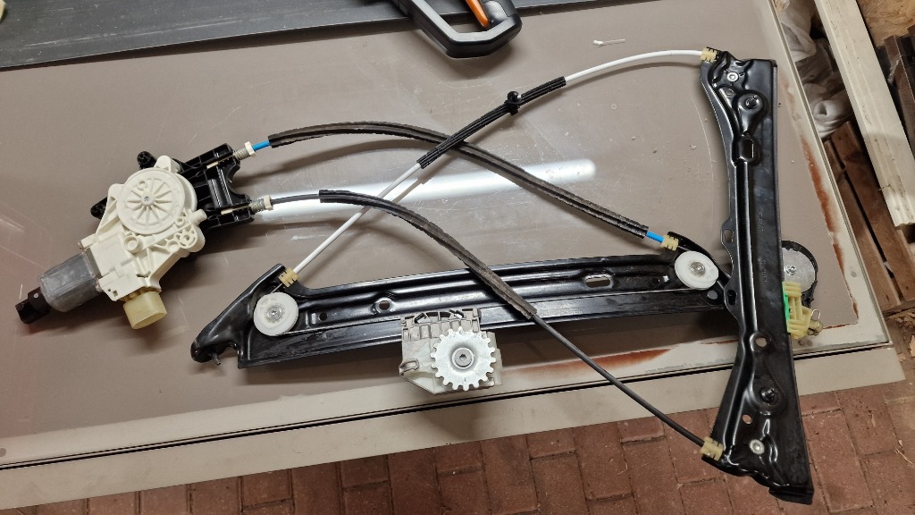 ПІДЙОМНИК СКЛА ЛІВИЙ ПЕРІД BMW F32 F82 7281623 