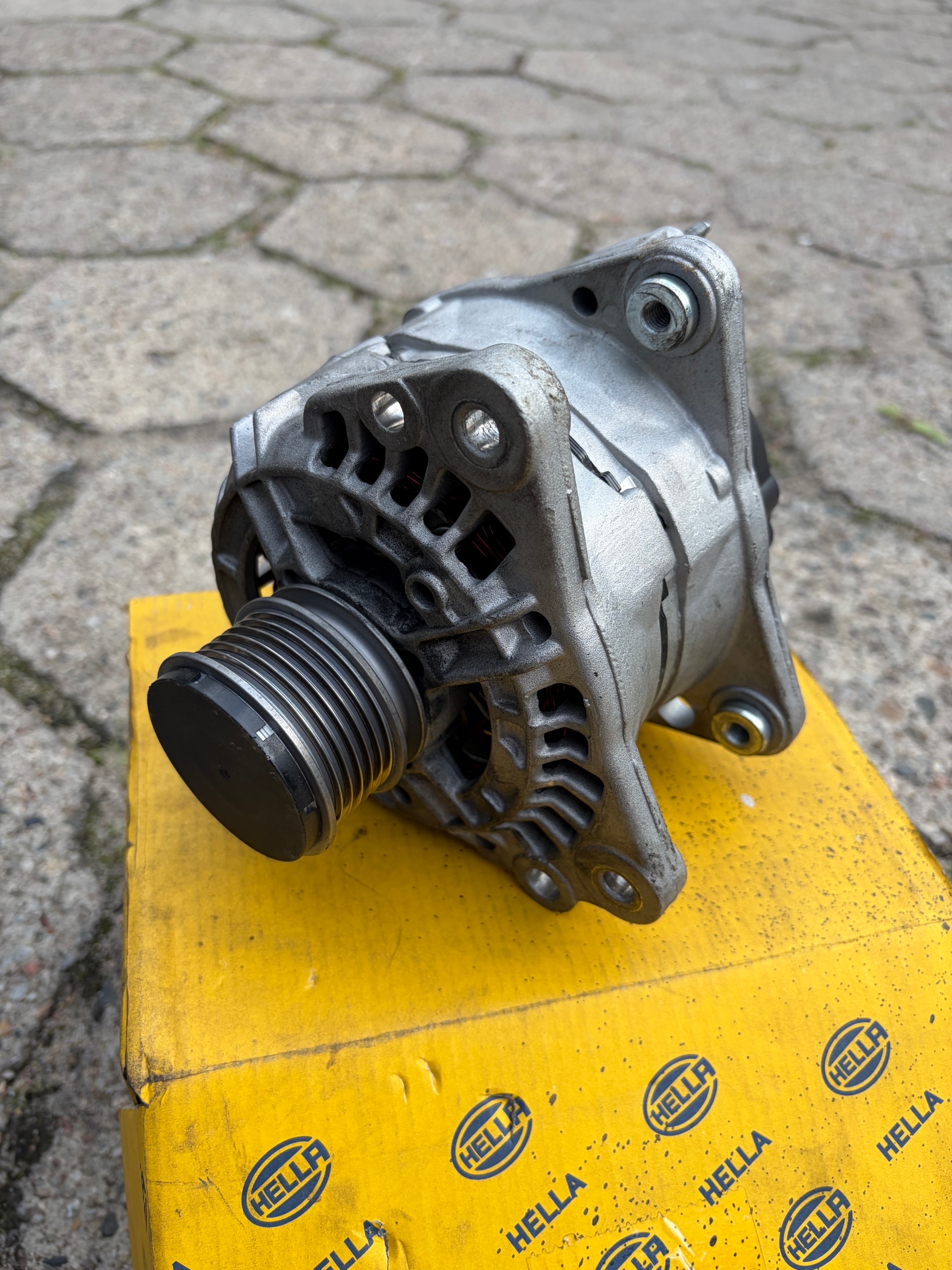 ГЕНЕРАТОР HELLA 8EL 011 710-381 (8EL011710-381) – ОРИГІНАЛ / РОБОЧИЙ 