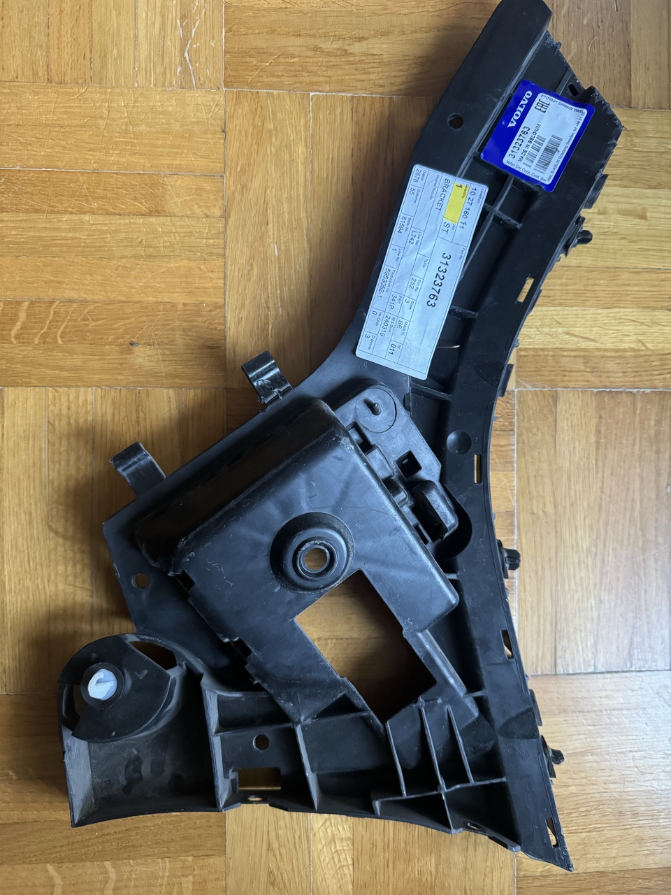 КРІПЛЕННЯ КРІПЛЕННЯ БАМПЕРА ЛІВИЙ ЗАД DO VOLVO XC60 FL 2015 NR 31323763 