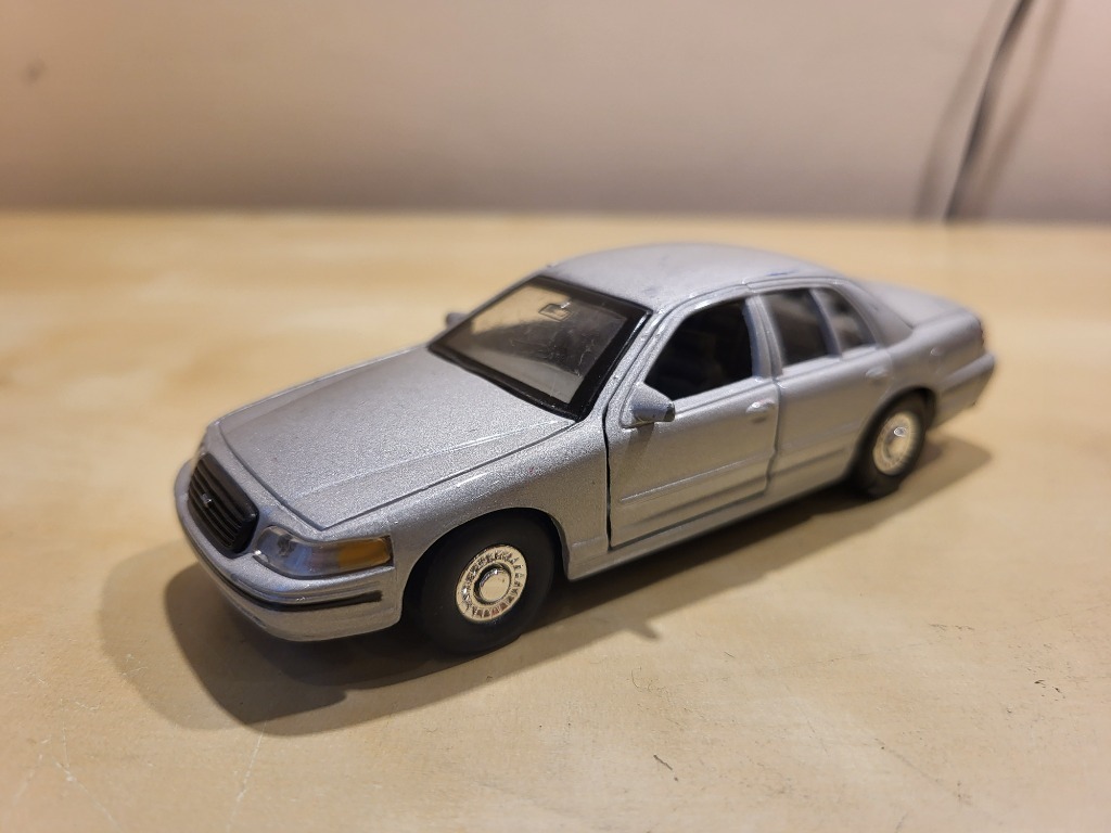 Welly Ford Crown Victoria Modellauto 1/43 - Mit Wunschkennzeichen Schwarz