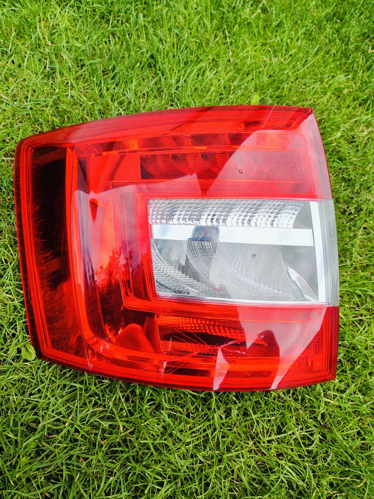 ФАРА ЗАДНЯ LED (СВІТЛОДІОД) SKODA OCTAVIA 3 УНІВЕРСАЛ 5E9945095B 