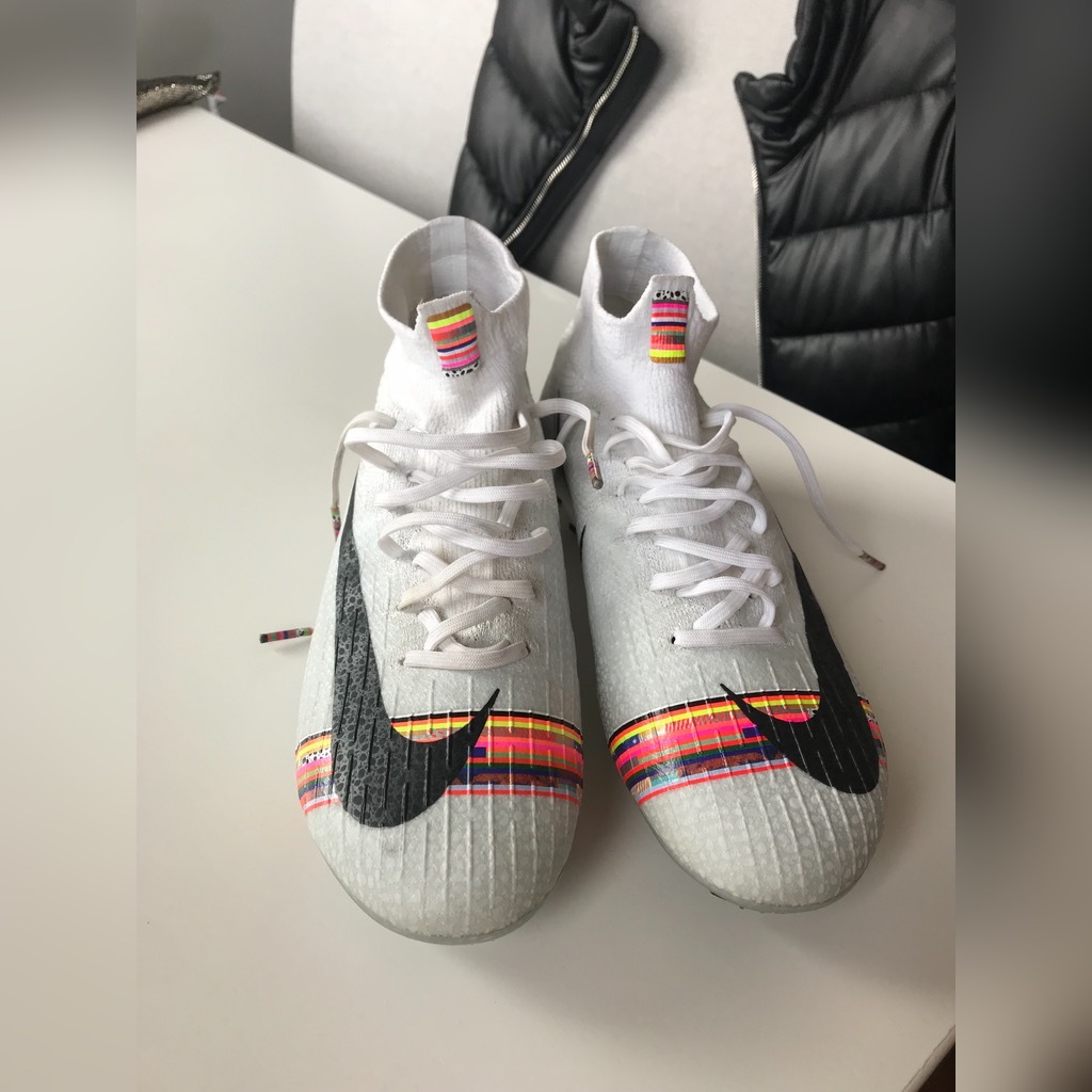 nike indoor soccer shoes canada