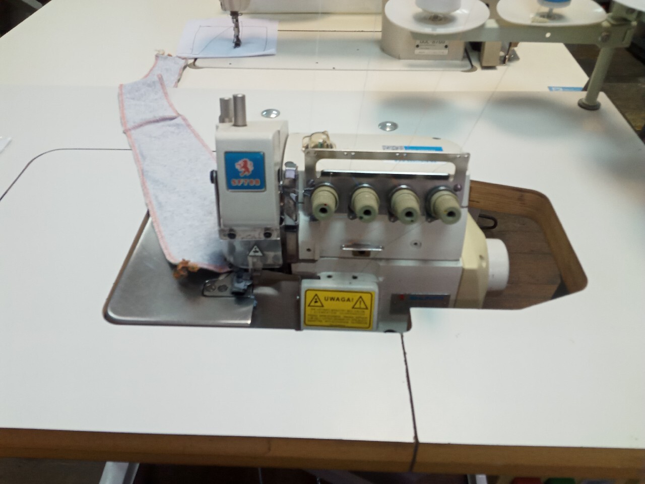 Overlock 4 nitkowy SHUNFA SF 7884 230 v Łódź Kup teraz na Allegro