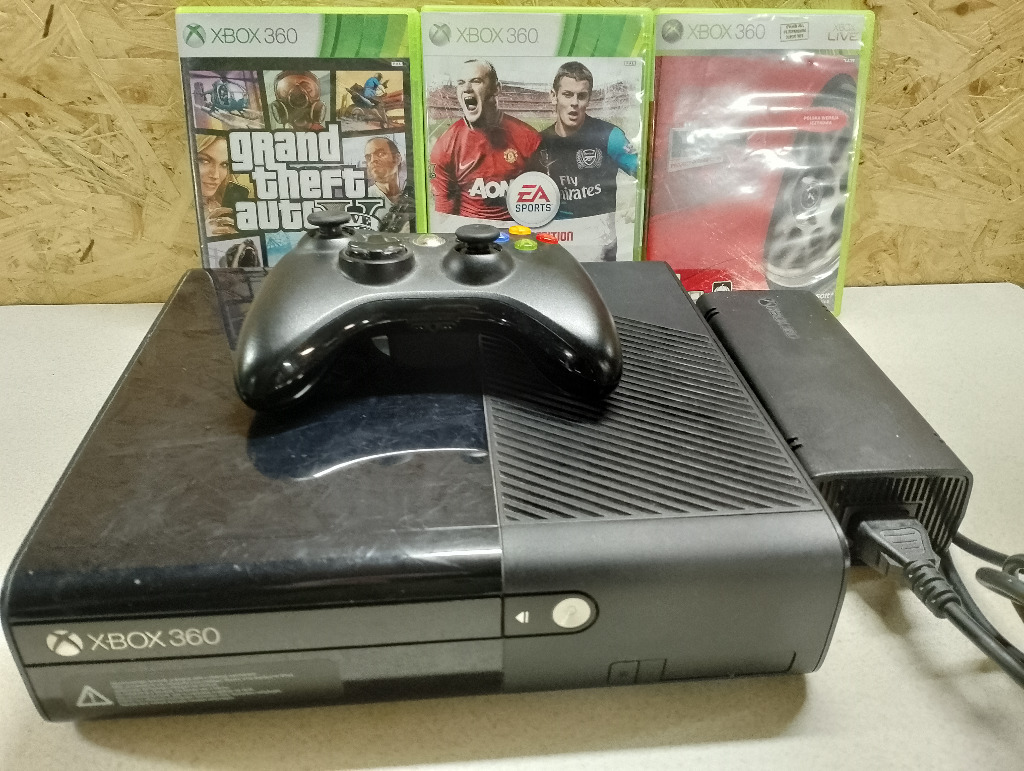 konsola xbox 360 E z padem i grami Kielce Kup teraz na Allegro Lokalnie