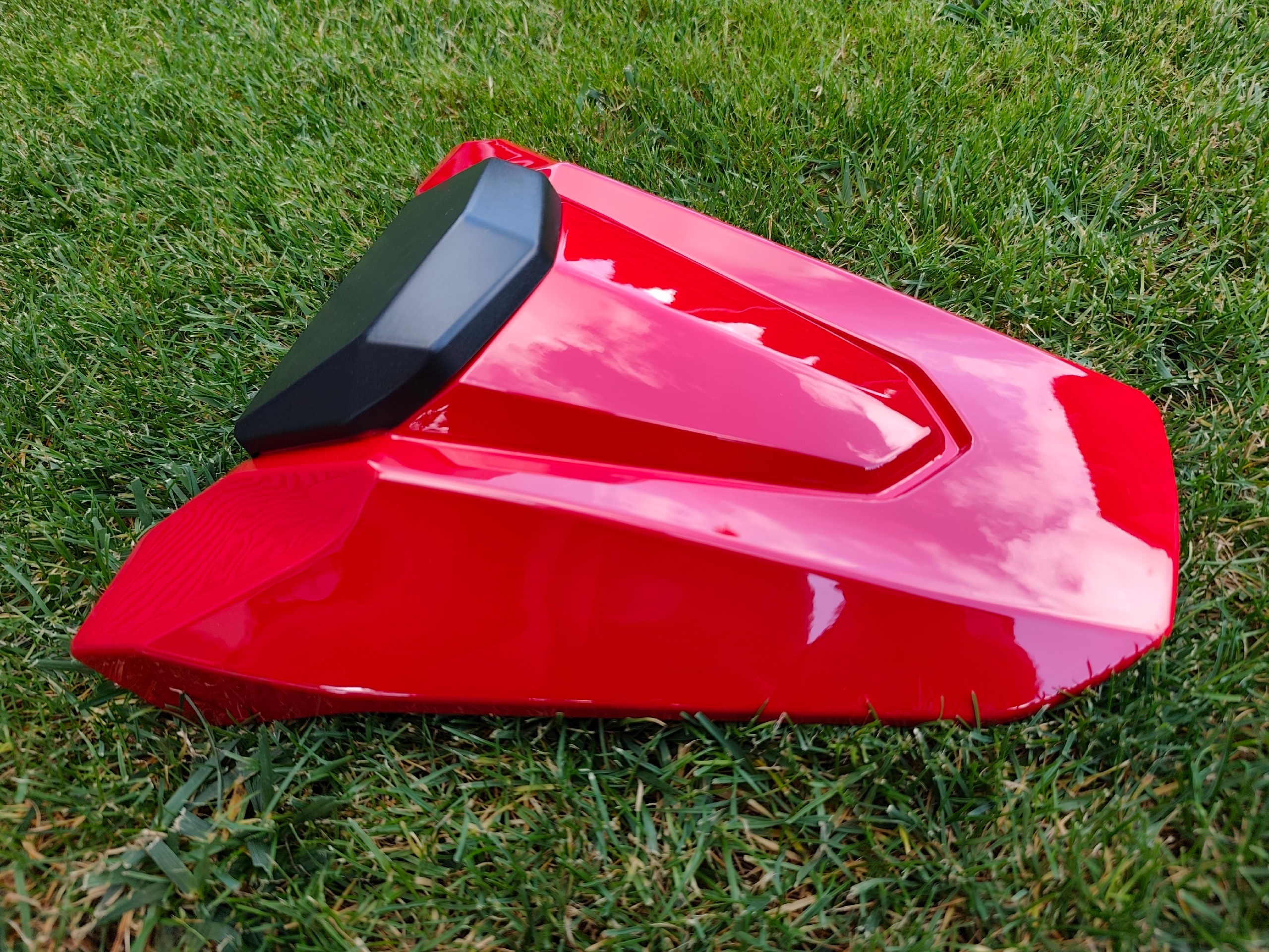 НАКЛАДКА СИДІННЯ ЧЕРВОНИЙ DO HONDA CBR 650 R RH15 2024-2025 