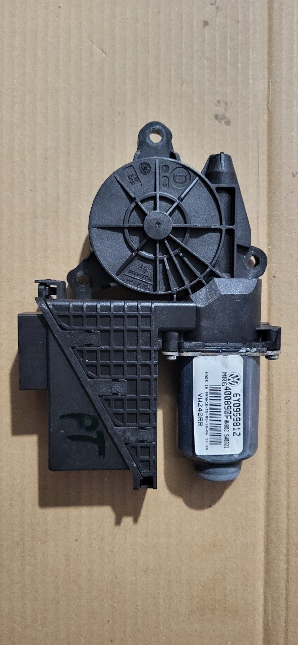 МОТОРЧИК СКЛА ПРАВИЙ ЗАД VW POLO IV 9N SKODA FABIA 6Y0959812 