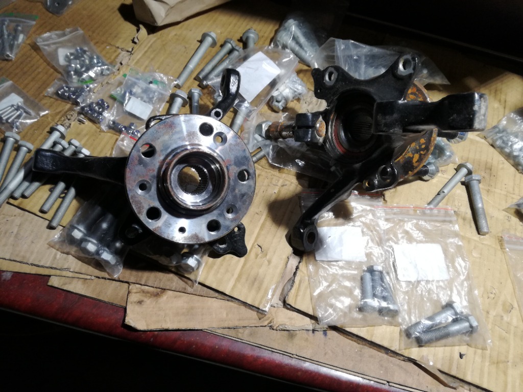 ПОВОРОТНИЙ КУЛАК VW GOLF 3 1H0407255B I 1H0407256B 