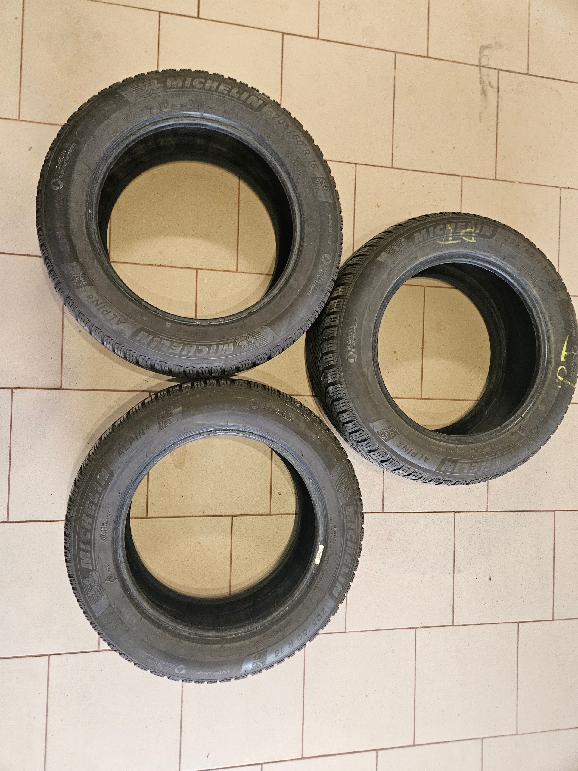 3x Michelin Alpin 6 205/60 R16 92T DOT 2422