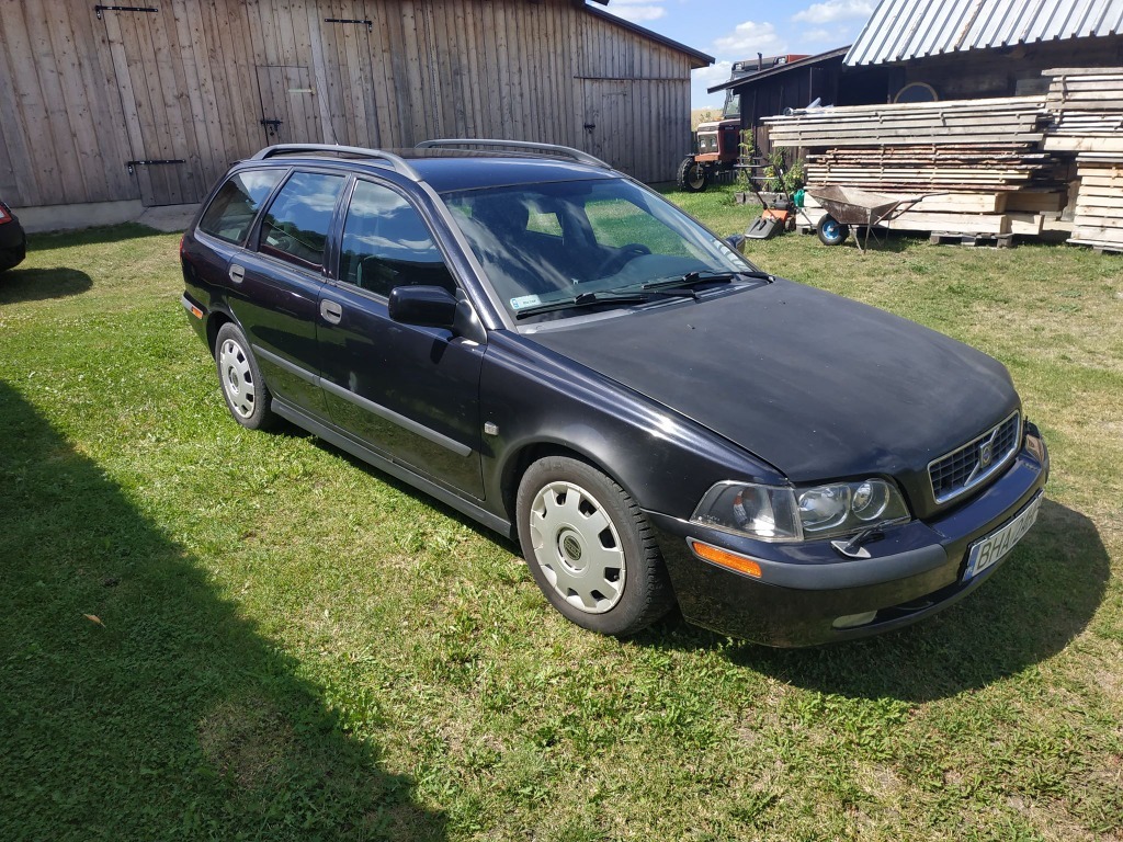 Volvo V40 1,9 Diesel Cena 2900,00 zł Saki Allegro