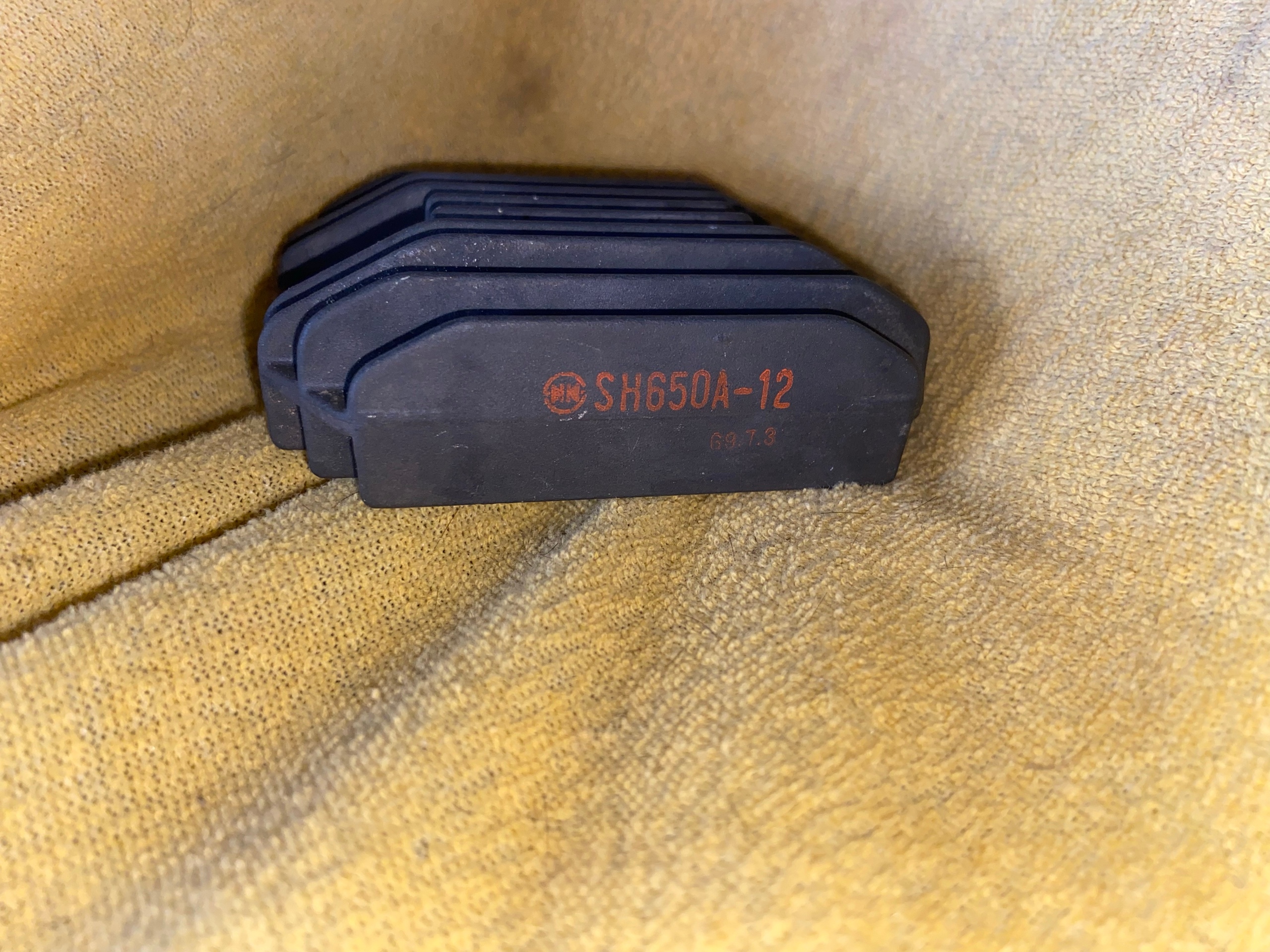 РЕГУЛЯТОР НАПРУГИ SH650A-12 