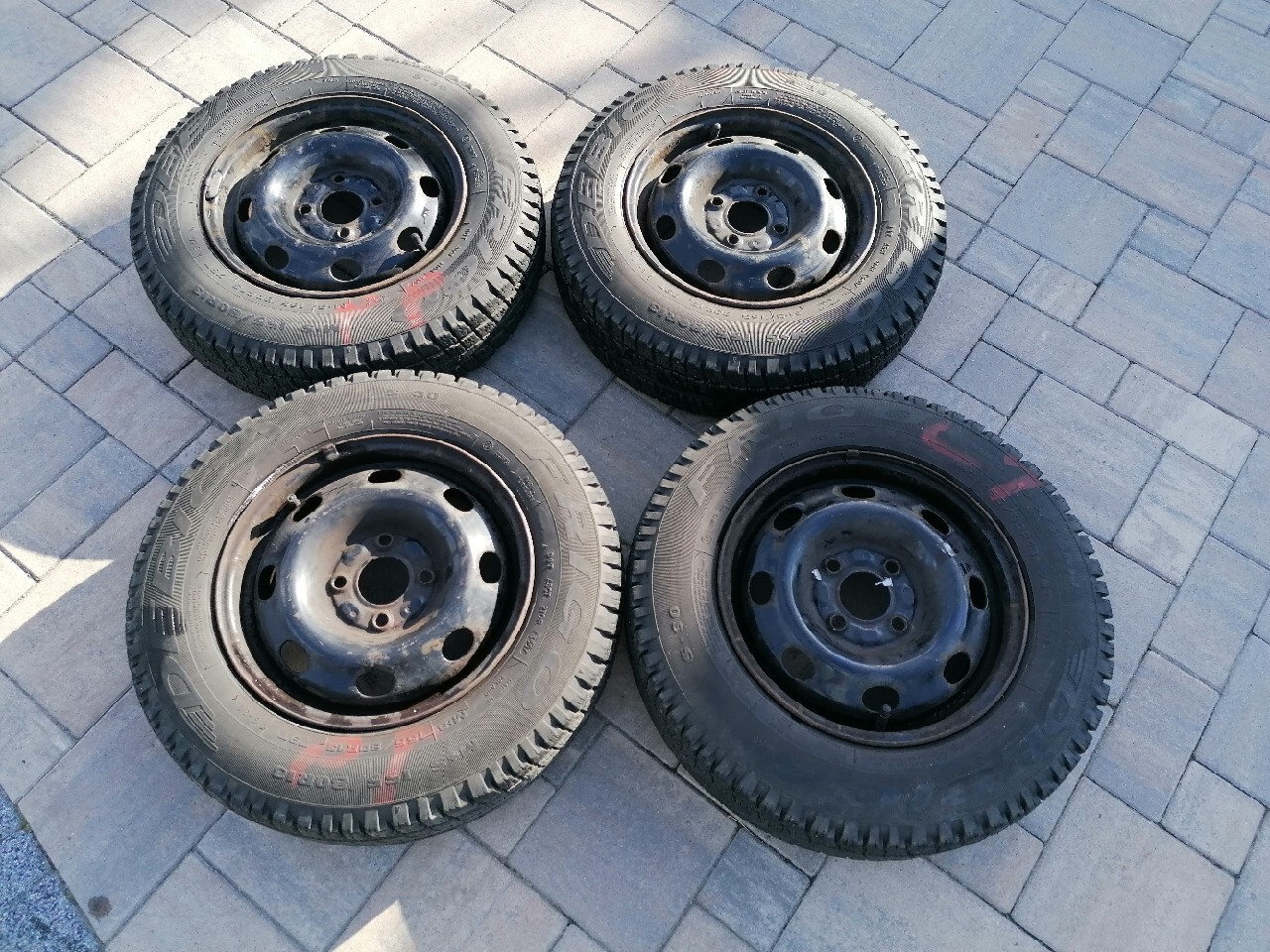opony-zimowe-z-felgami-stalowymi-155-80-r13-jele-kup-teraz-na