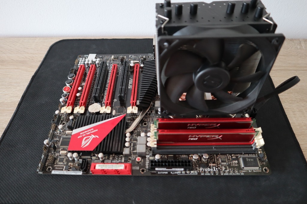 Procesor AMD FX6100/płyta Asus RoG/8GB/Silentium Siennica Różana