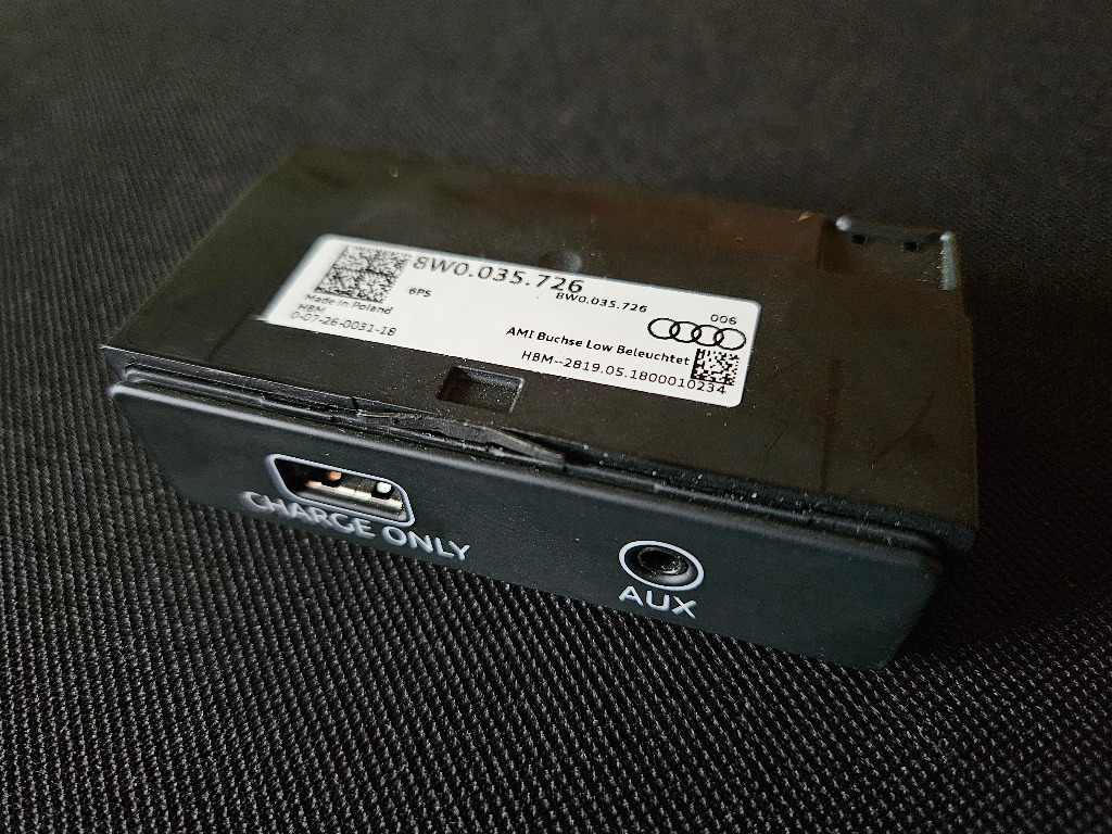 ГНІЗДО ПРИВОД USB AUX 8W0035726 AUDI A4 B9 