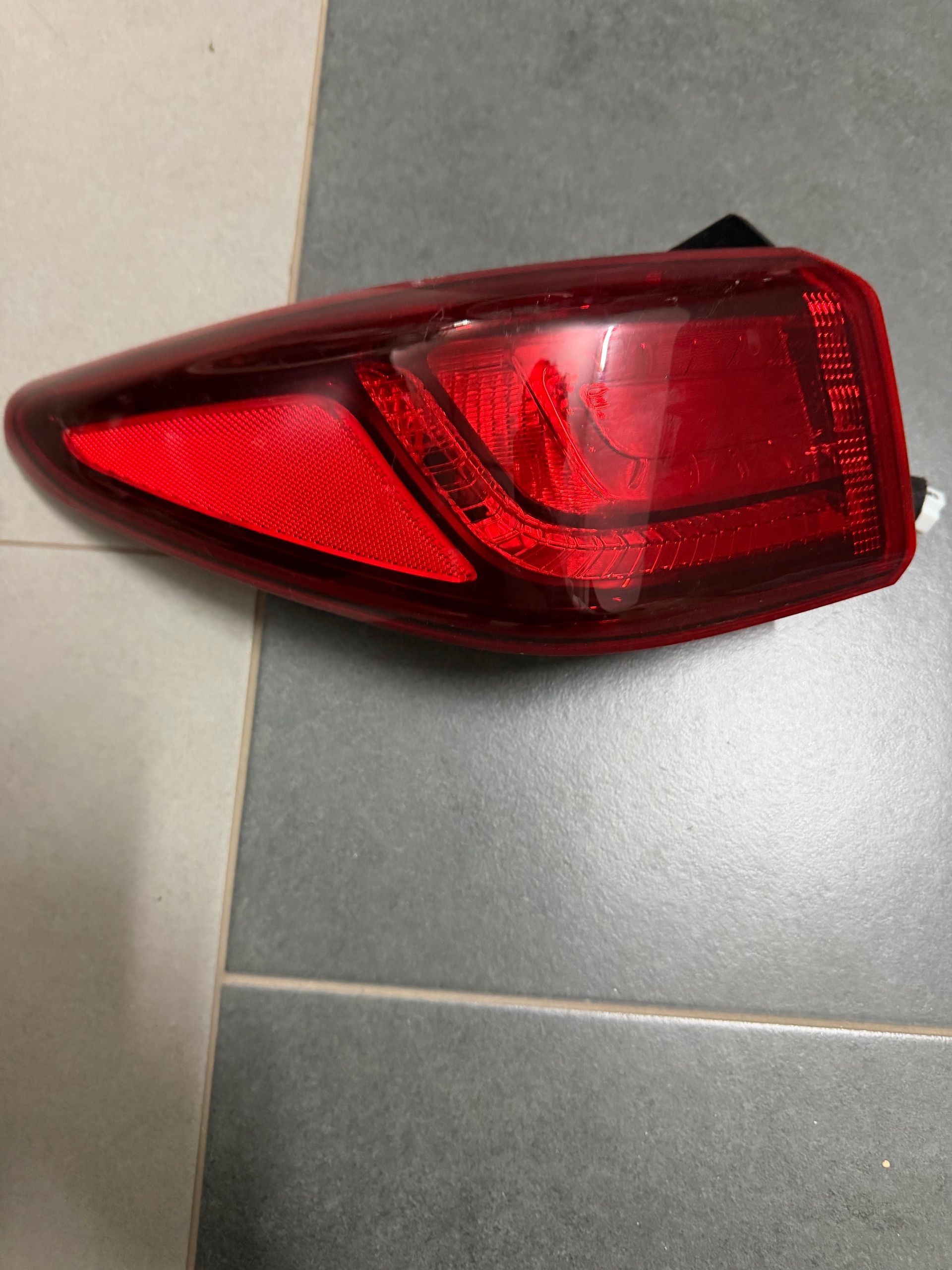 ФАРА ЗАД ЛІВА HYUNDAI KONA 17-22 LED (СВІТЛОДІОД) 92401-J9100 