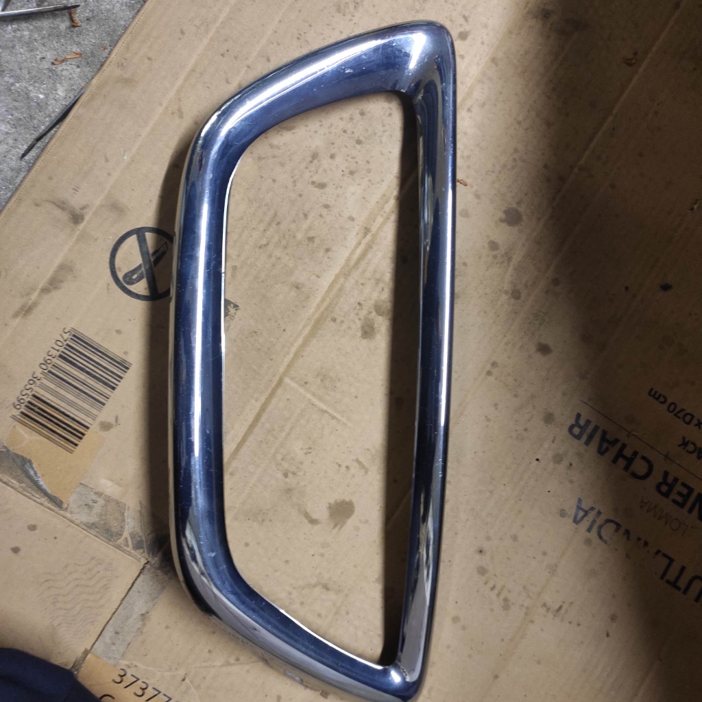 ХРОМ БАМПЕРА ПЕРІД ПРАВИЙ RENAULT CAPTUR 2013- ПОЗНАНЬ 620747266R 