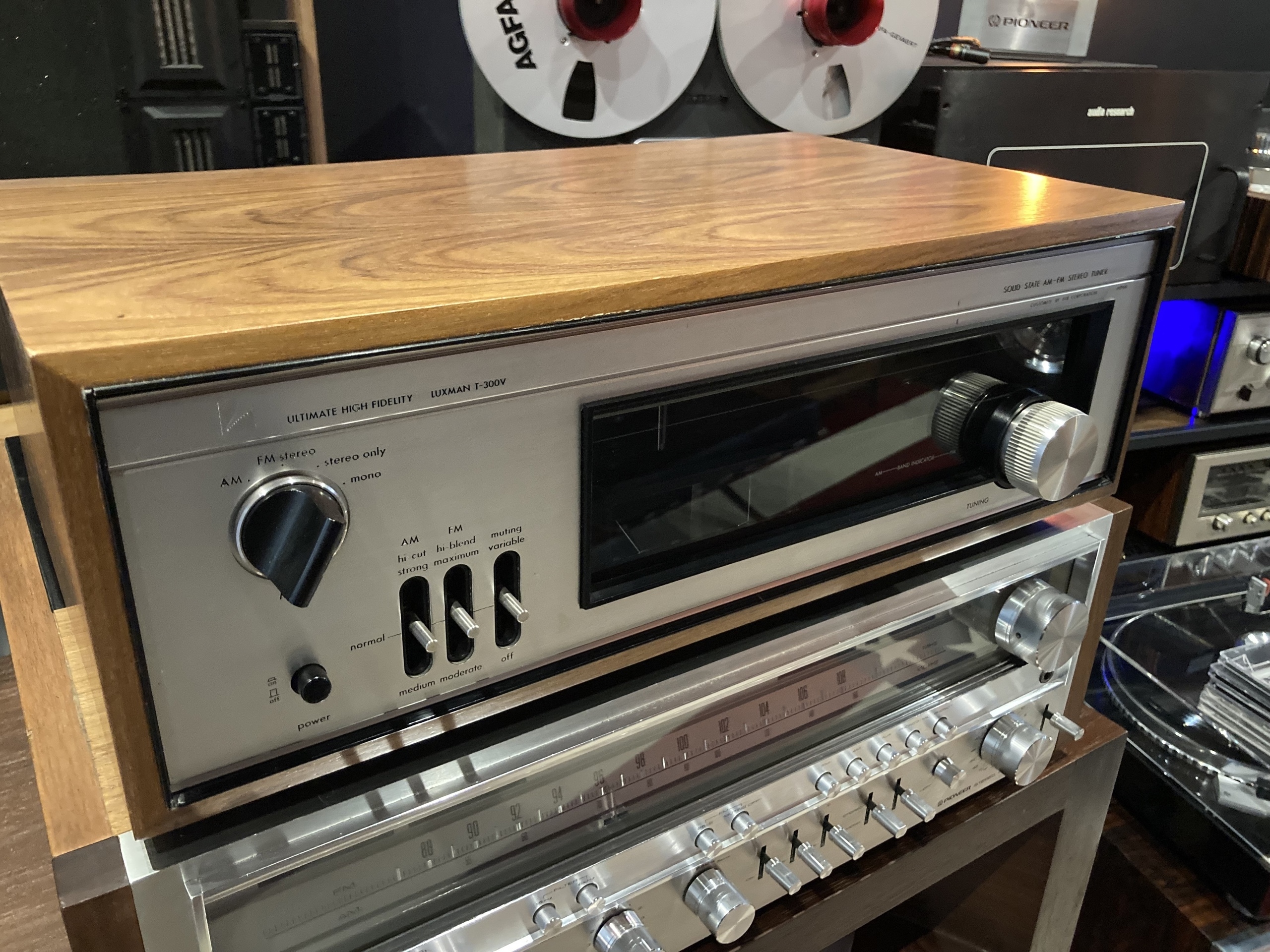 TUNER STÉRÉO AM/FM Luxman T-111L - Fonctionne, Signes D'usure EUR 49,66 - FR