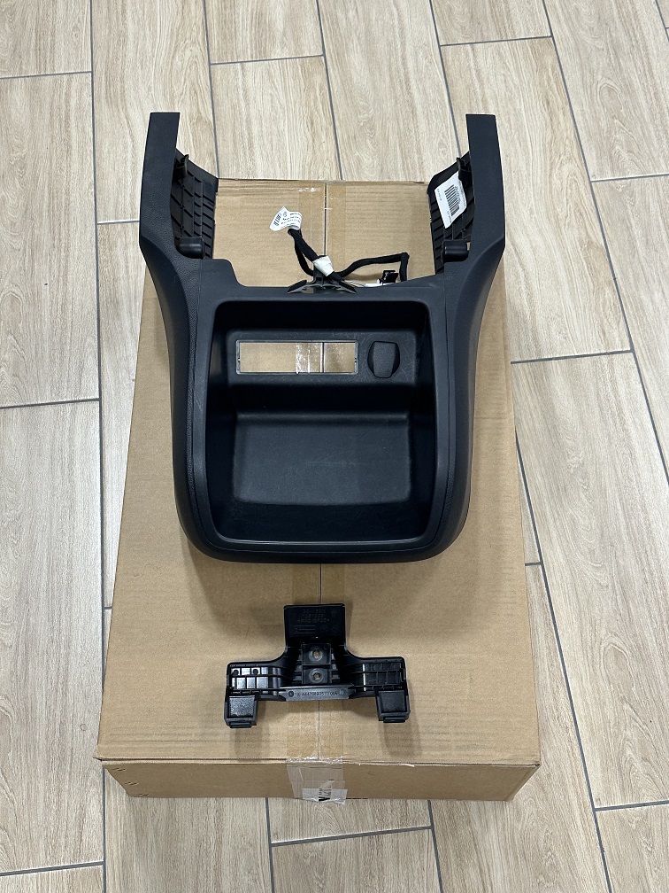 БАРДАЧОК НИЖНІЙ ТУНЕЛЬ ПОЛИЦЯ VITO V КЛАСС MERCEDES A4476800331 9051 