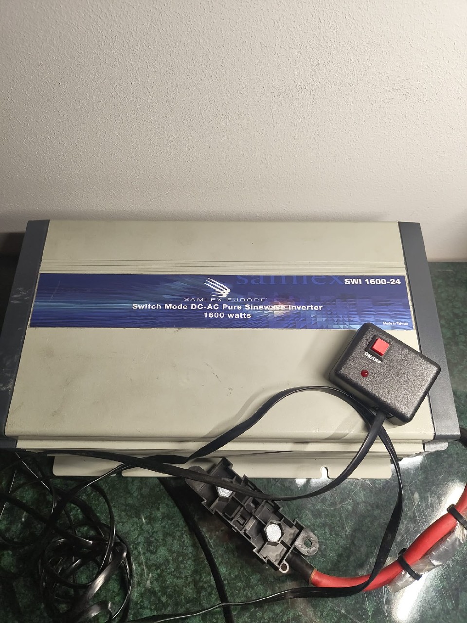ПЕРЕТВОРЮВАЧ 24V-230V 1600W SAMLEX EUROPE SWI 1600-24 