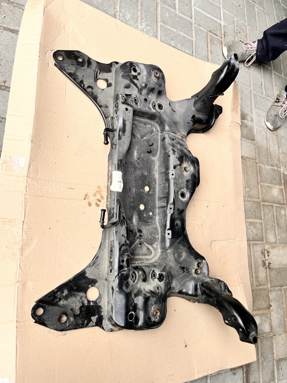 ПІДРАМНИК (WOZEK) ПІДВІСКИ ПЕРІД VOLVO XC40 2021 - 32221858– ОРИГІНАЛ 