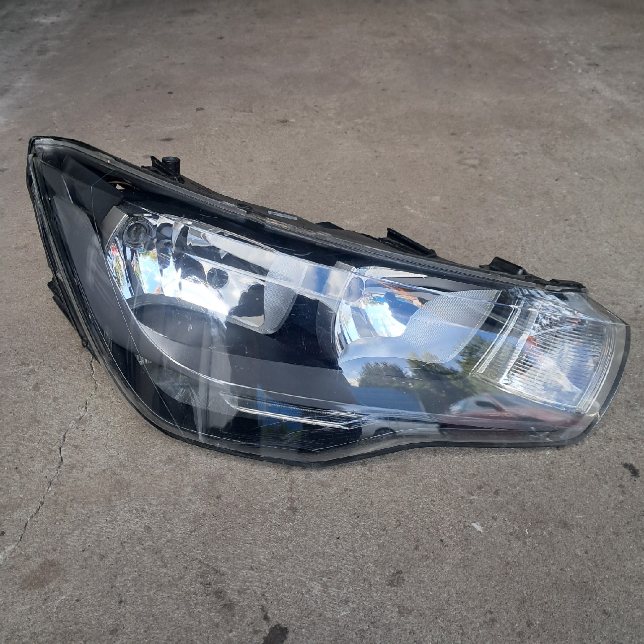 ФАРА ПРАВА ФАРА ПРАВИЙ AUDI A1 2010-2014R 8X0941004 ЄВРОПА 