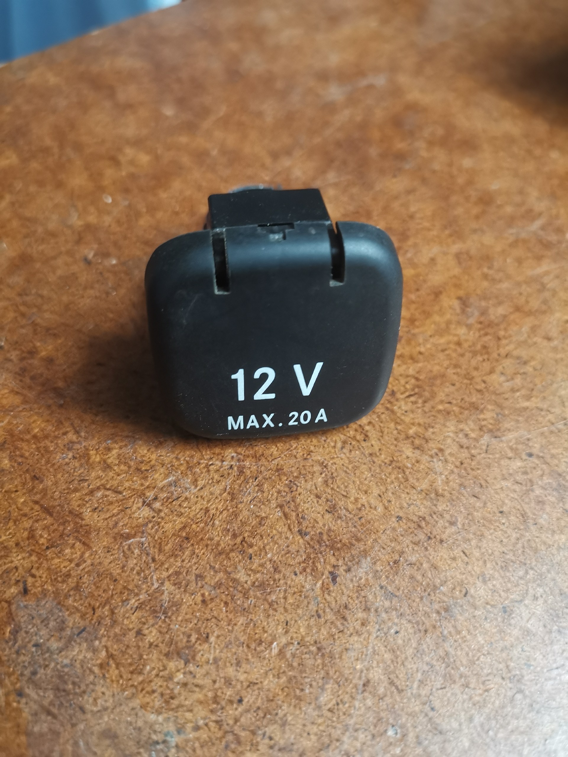 ГНІЗДО ПРИКУРЮВАЧА MERCEDES A 0163 820 00 51 