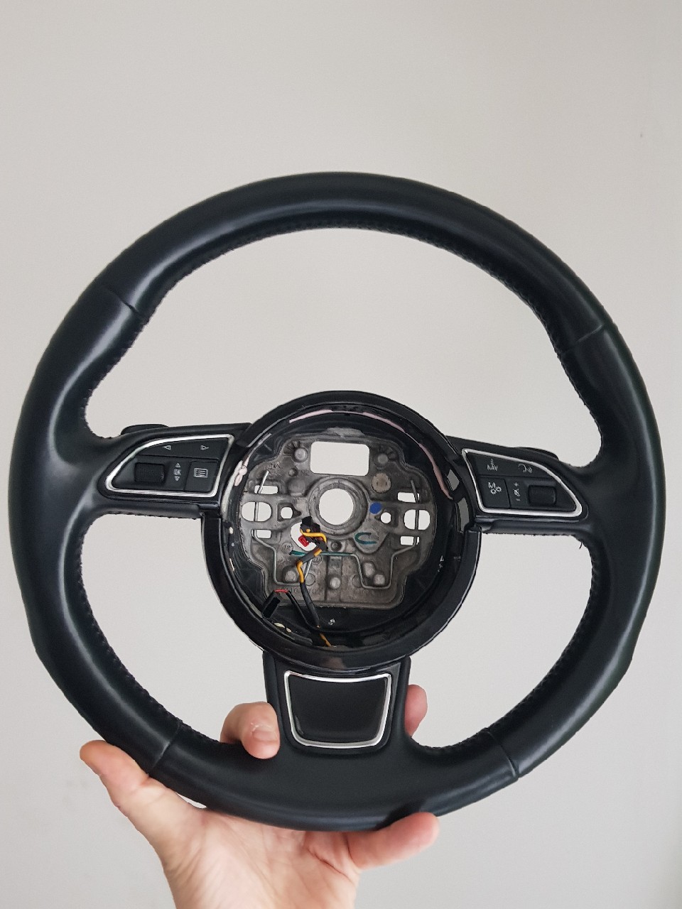 URZYWANA КЕРМО ШКІРЯНА ОБІГРІВАЮЧИЙ DO AUDI A8 D4 4H, 4H0419091AF 