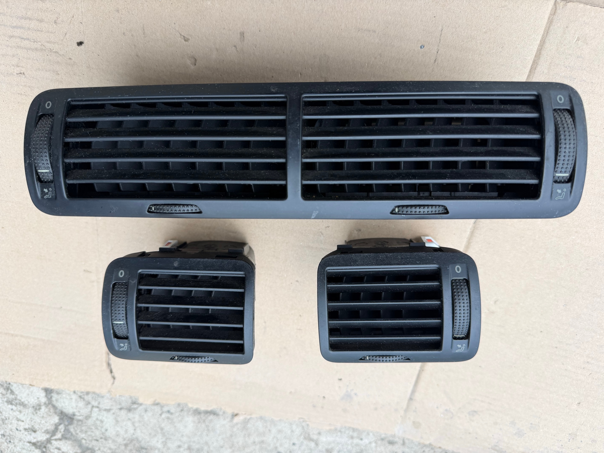 КОМПЛЕКТ РЕШІТОК ПОВІТРОВОДУ VW ПАСАТ B5 3B0819728 3B0819704 3B0819703 
