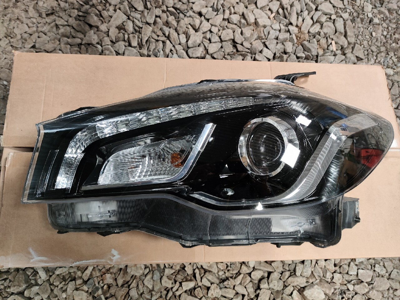 SUZUKI SX4 CROSS LAMPA LED PRZEDNIA EUROPA | Murzasichle | Kup teraz na ...