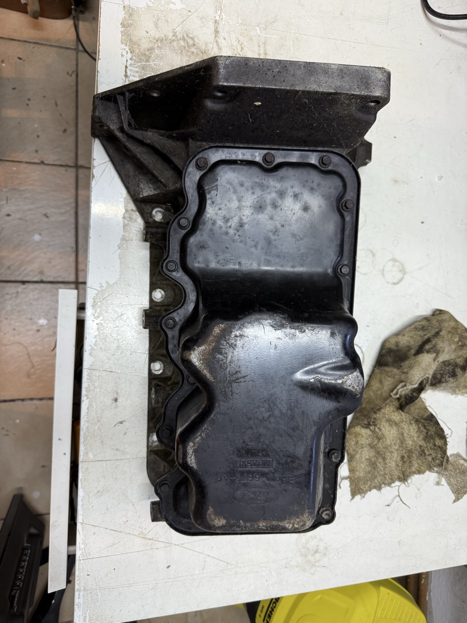 ПІДДОН МАСТИЛА FORD FOCUS FORD TURNEO 988M-6675-AC 