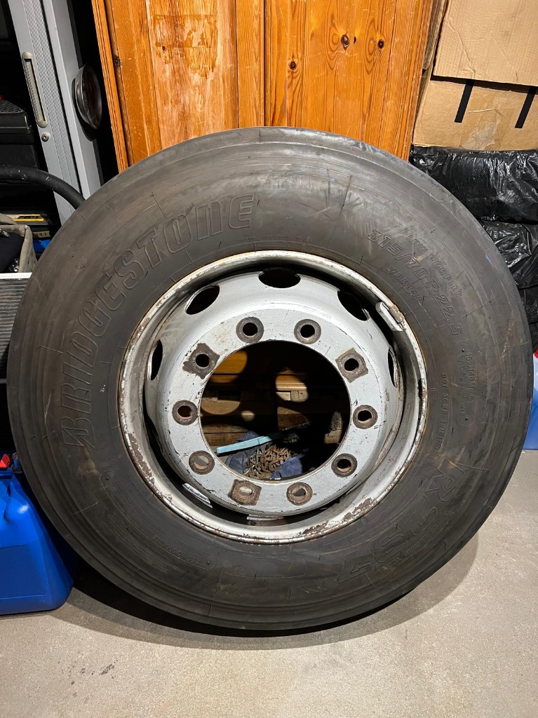 315/70R22,5 Bridgestone R297; 14mm