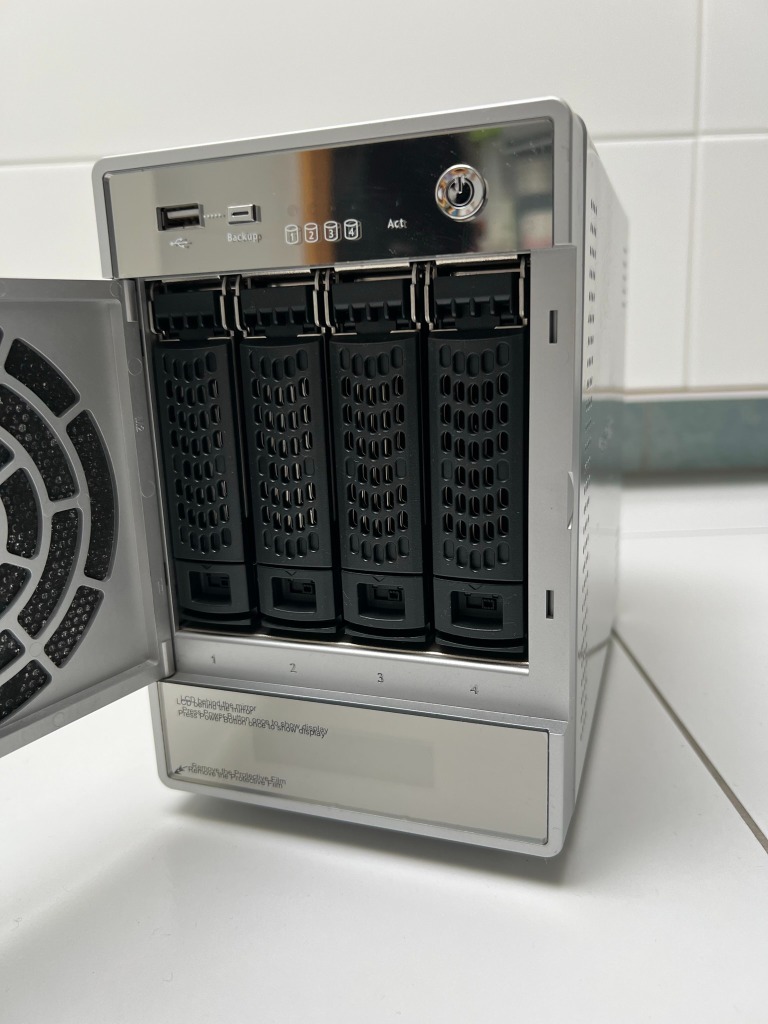 Netgear ReadyNAS NV+ RND4000 + dyski WD 4x2TB Zielona Góra Kup