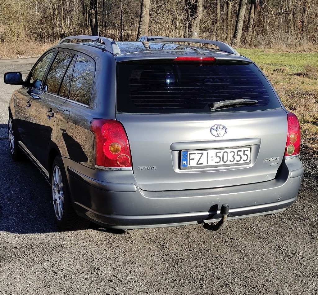 Toyota Avensis 2.0 kombi benzyna 2004 Cena 7500,00 zł