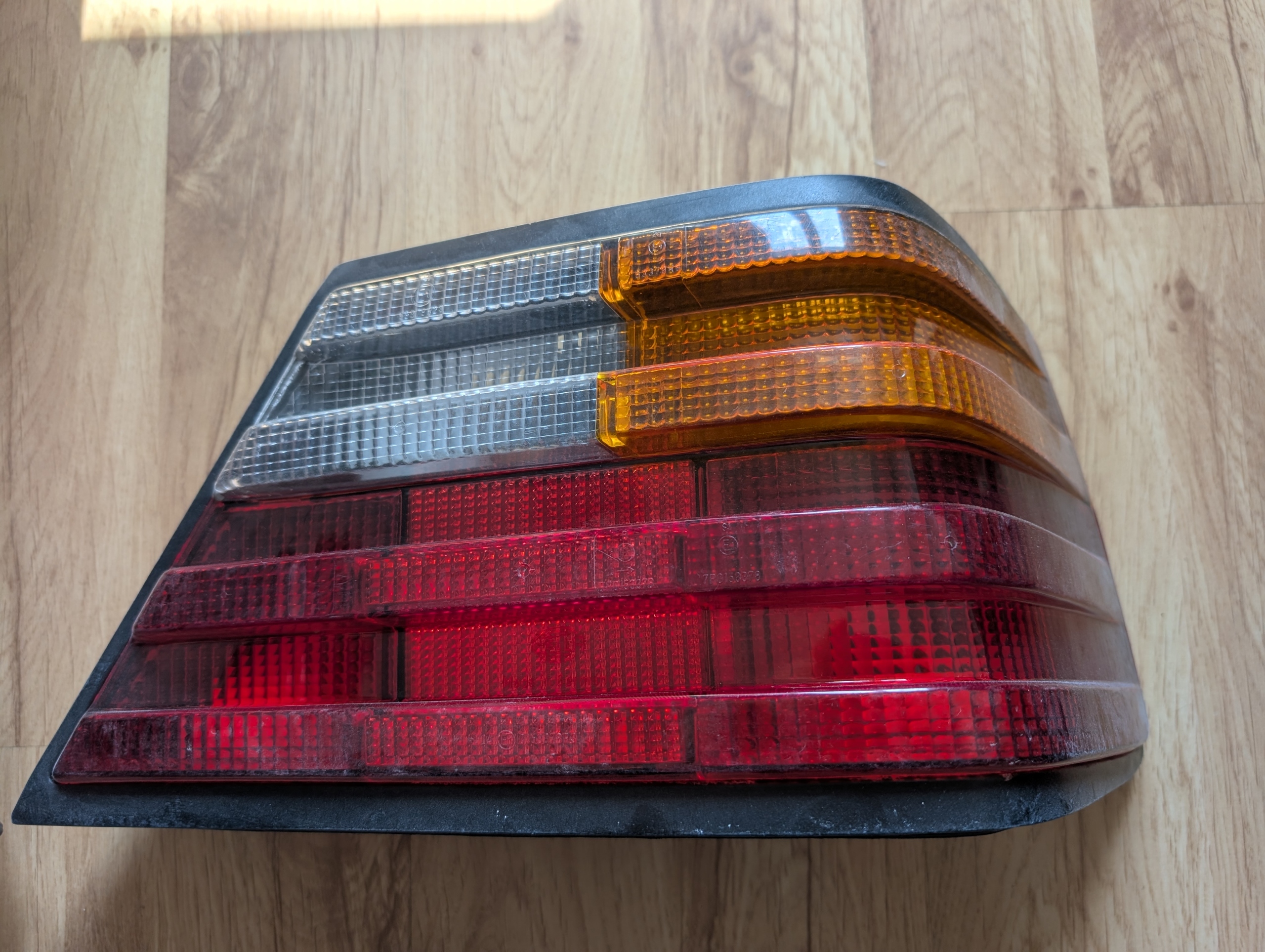 ФАРА ФАРИ ЗАД MERCEDES W 124 СЕДАН 