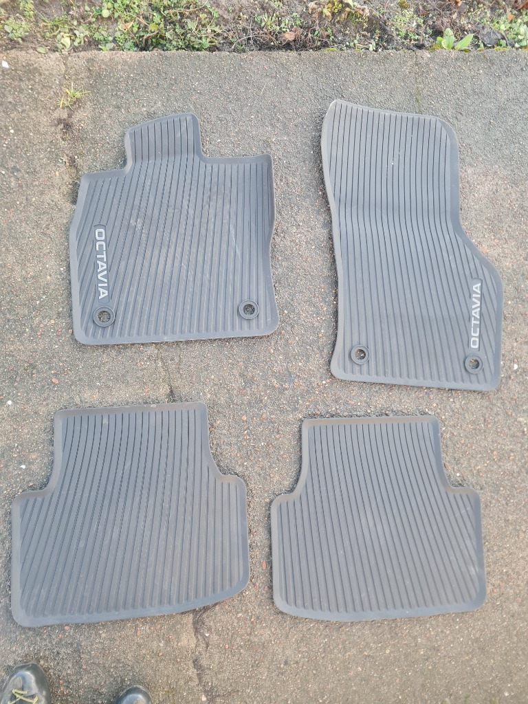 SKODA OCTAVIA 4 5E4061500 РЕЗИНА КИЛИМКИ ОРИГІНАЛ 