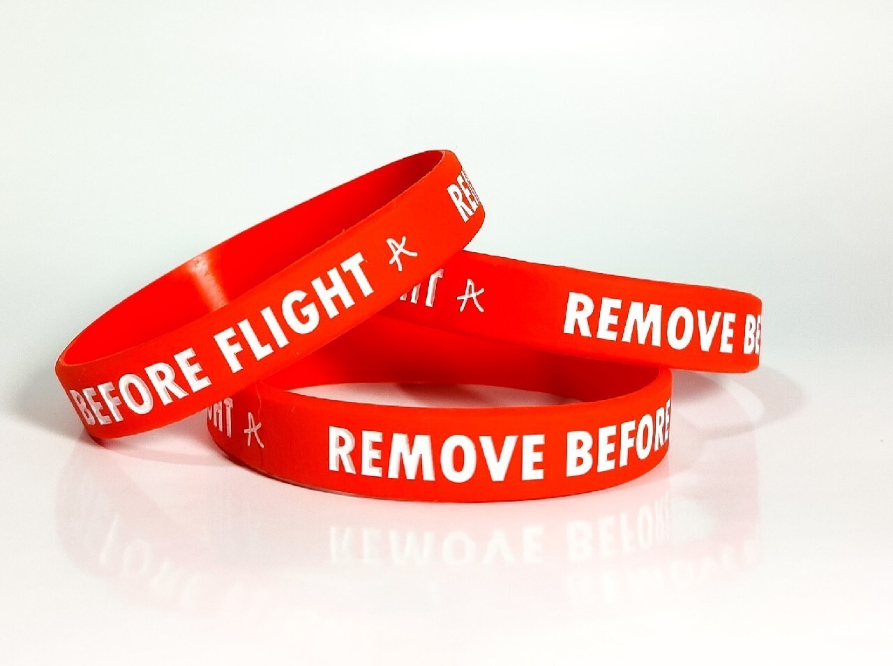 Zdjęcie oferty: REMOVE BEFORE FLIGHT bransoletka silikonowa 