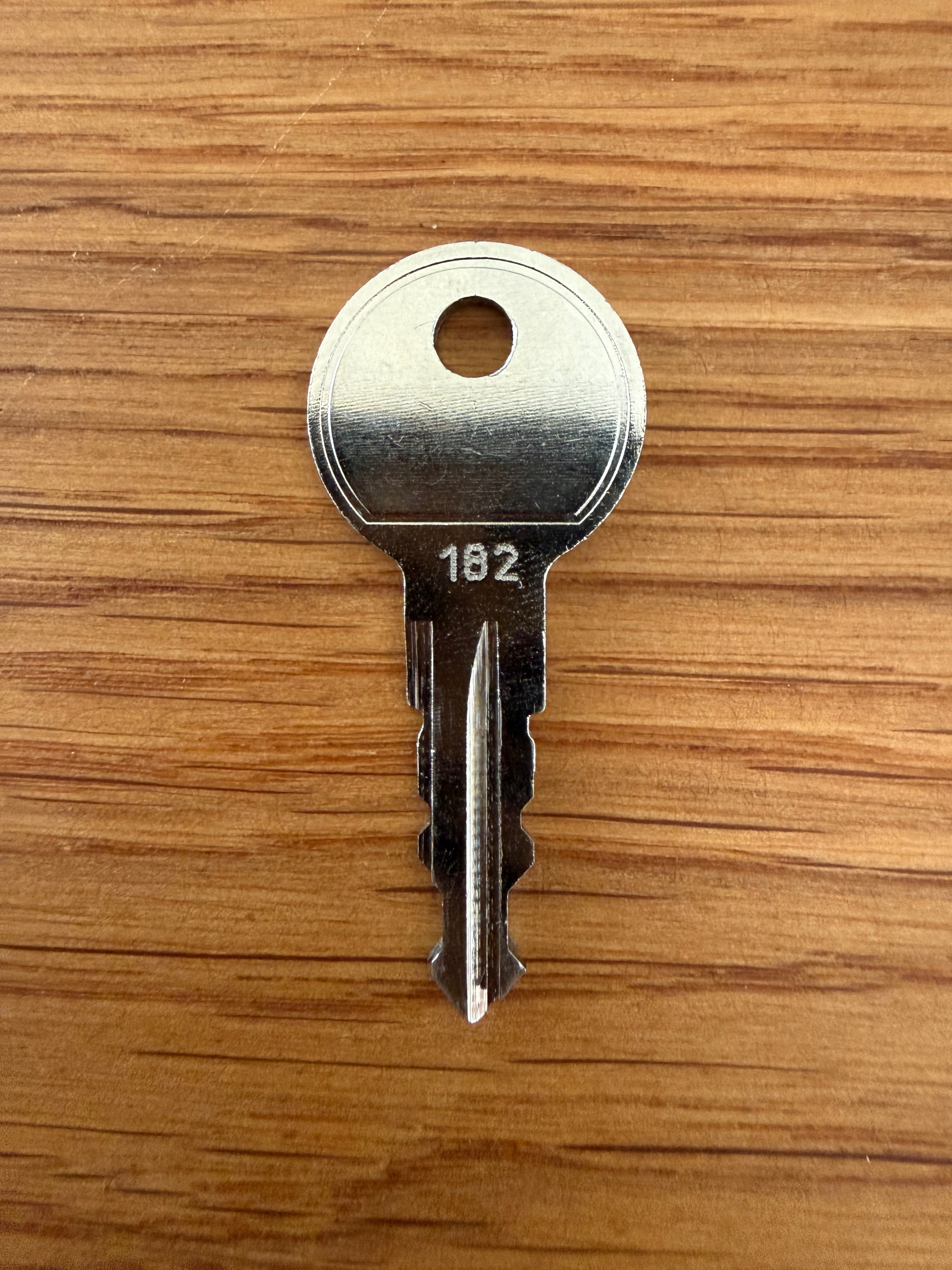 КЛЮЧИК THULE 182 