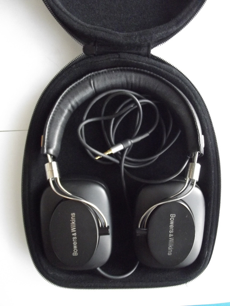 Bowers and wilkins emirates headphones new arrivals